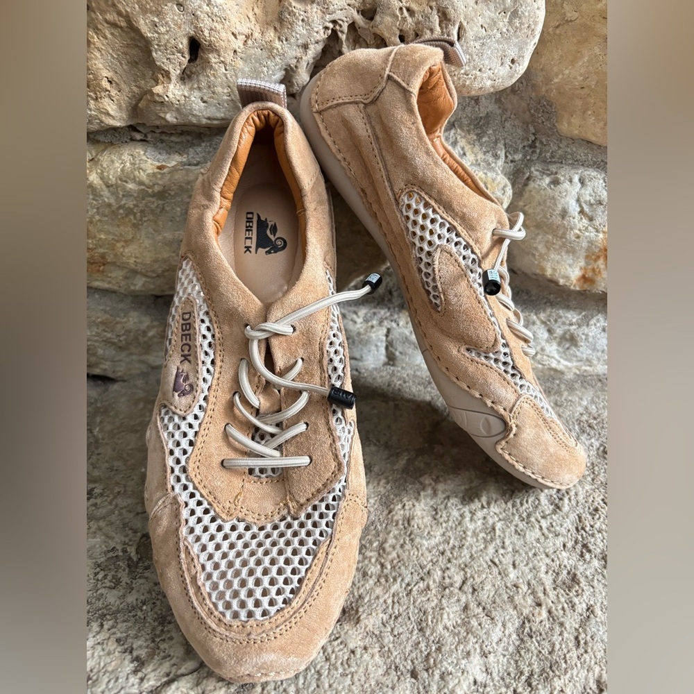DBeck Women's Tan Mesh Athletic Shoes 7.5